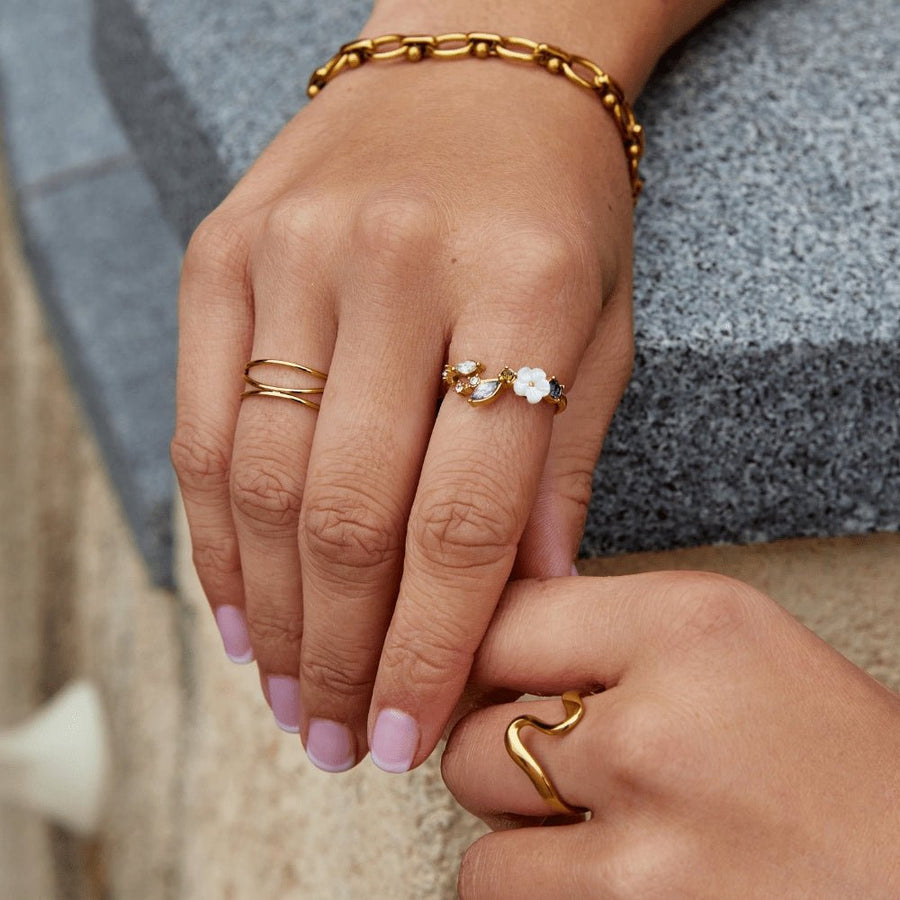 Crystal White Blossom Ring Gold